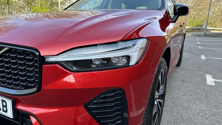 Volvo XC60 2.0 B5P Plus Dark 5dr AWD Geartronic Petrol Estate